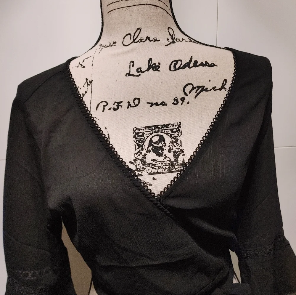 Wrap top with bell sleeves - Picture 3 of 6